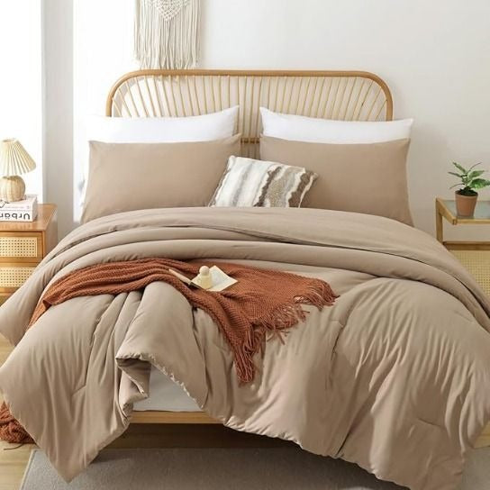 ROSGONIA Comforter Full Size for Girls Boys Teens Olive Green, 3pcs (1 Olive Comforter & 2 Pillowcases), Lightweight Dorm Bedding Blanket Qu