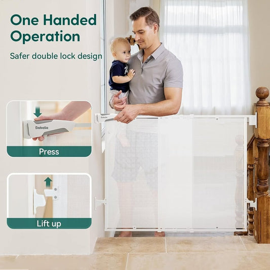 Screen door with large passage door, one-handed opening, automatic closing